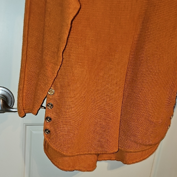 Michael Kors Orange Knit Sweater. SIZE L - Picture 4 of 5
